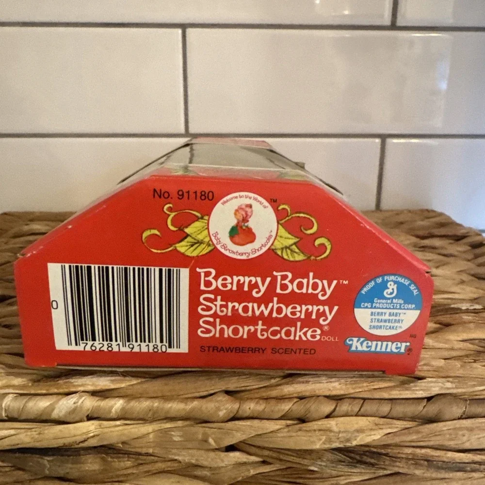 NRFB 1984 BERRY BABY STRAWBERRY SHORTCAKE DOLL New Sealed Vintage‎ NOS KENNER